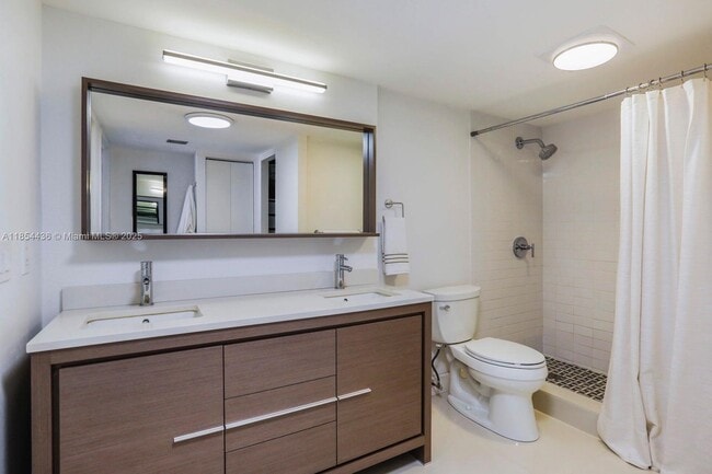 Building Photo - 3701 N Country Club Dr