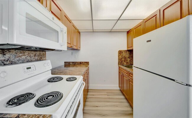 Building Photo - 777 SW 9th Ave