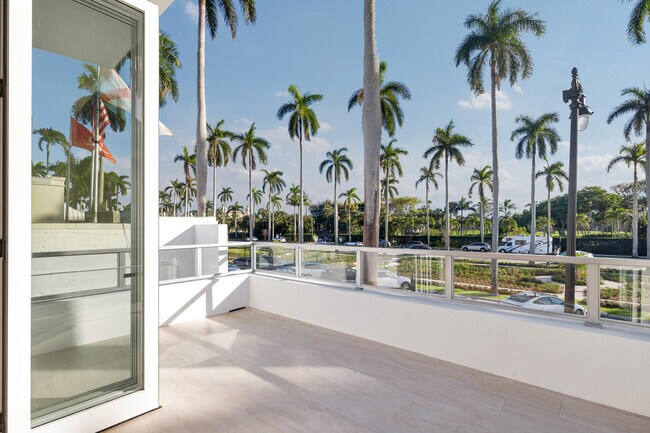 Building Photo - 261 Royal Poinciana Way