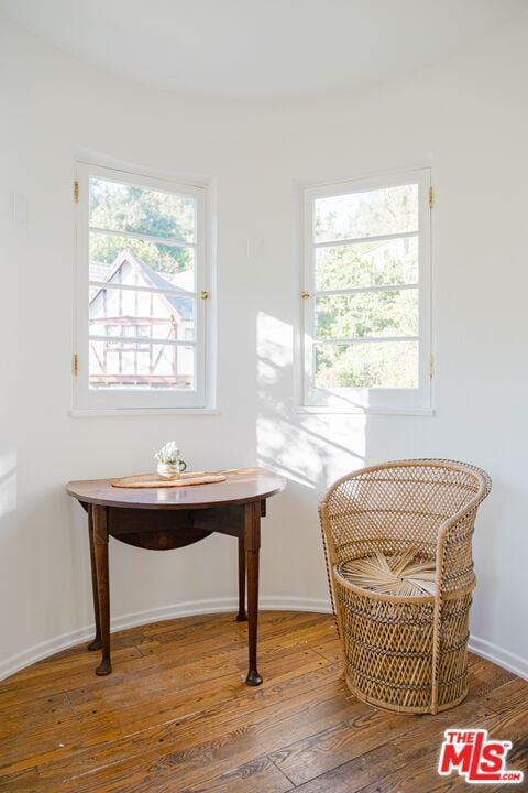 Building Photo - 3015 Beachwood Dr