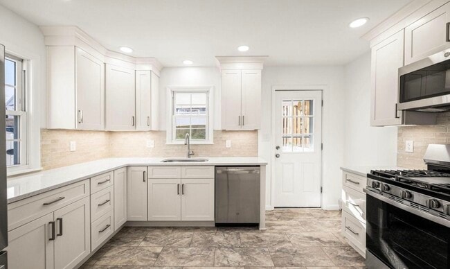 Building Photo - 228 Church St