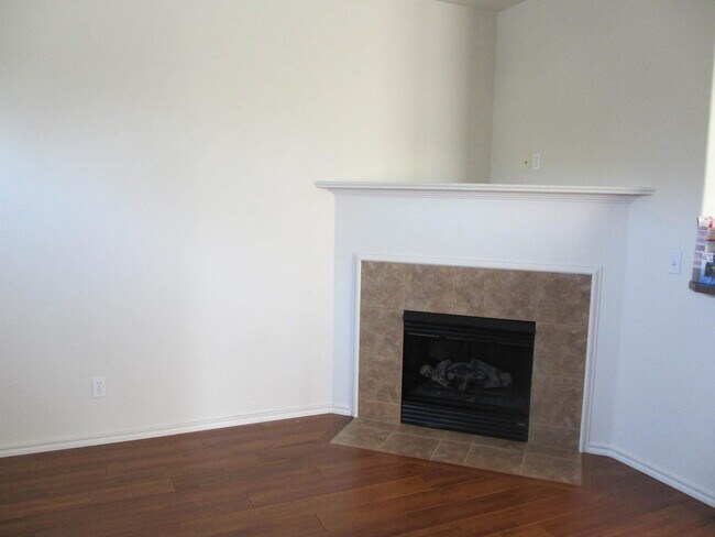 Building Photo - Wilsonville Villebois Community Offers Spacious End Unit Town Home