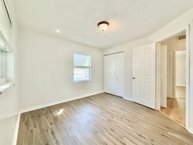 Building Photo - 6420 S Adelia Ave