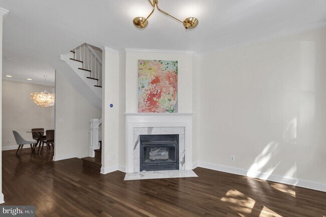 Building Photo - 117 15th St SE