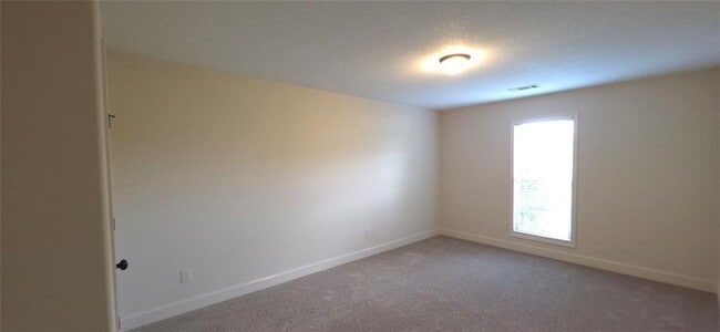 Building Photo - 2125 Savannah Dr