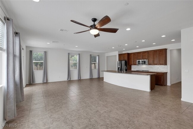Building Photo - 489 Intonation St