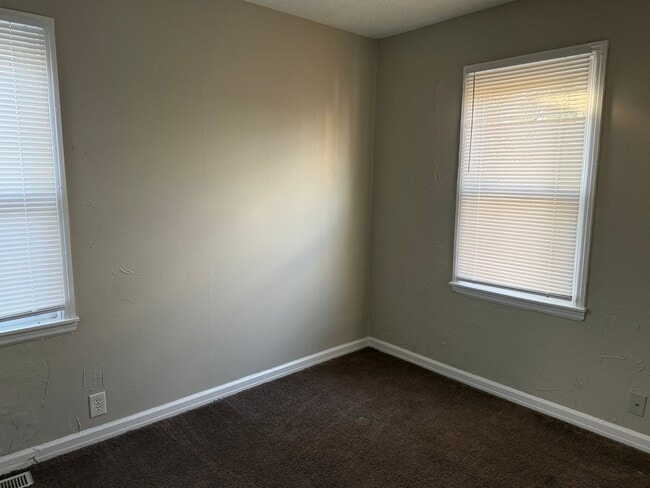 Building Photo - 2 Bedroom Home in a Central Area!