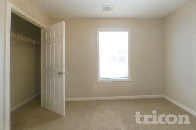 Building Photo - 460 Vinemont Ridge