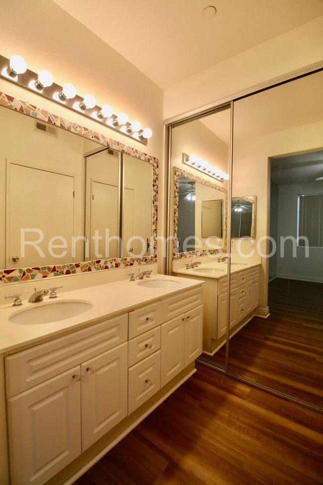 Building Photo - 10722 Sabre Hill Dr