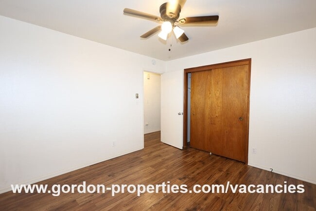 Building Photo - SE Green Vista Dr - Milwaukie 2 bedroom du...