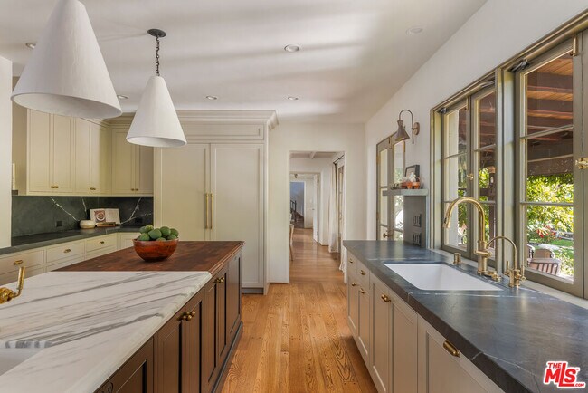 Building Photo - 1744 Reedvale Ln