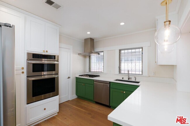Building Photo - 2191 W 31st St