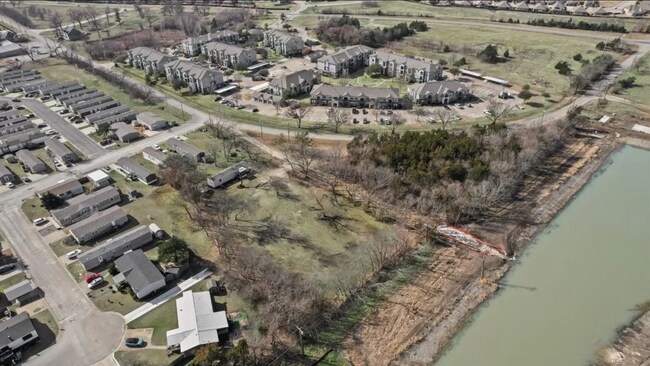 Building Photo - 393 Knollwood Rd