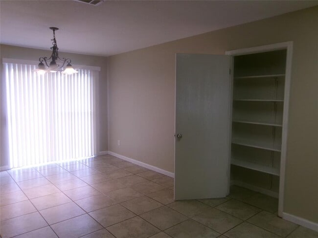 Building Photo - 17611 Wiseman Dr