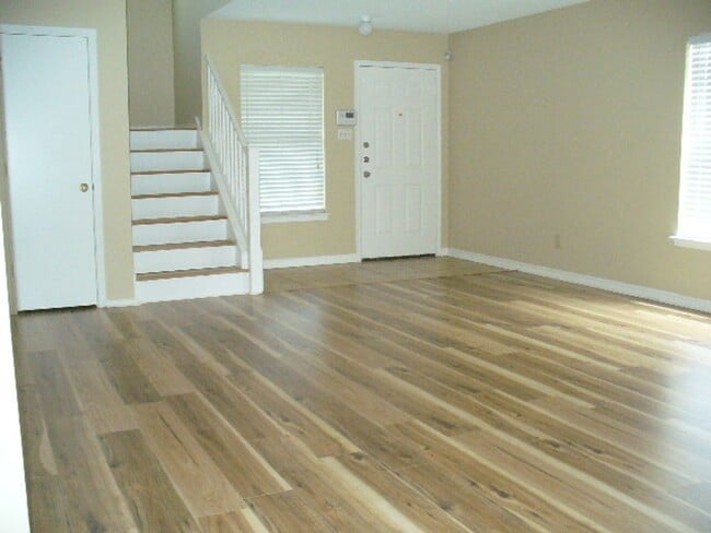 Building Photo - Ready for Move-In