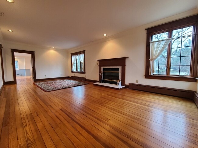 Building Photo - Charming 3-Bedroom, 2-Bathroom Home in South Haven, MI