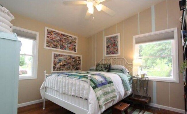 Building Photo - Updated 3 Bed Home with Vaulted Ceilings, Solar Panels & Large Corner Lot!