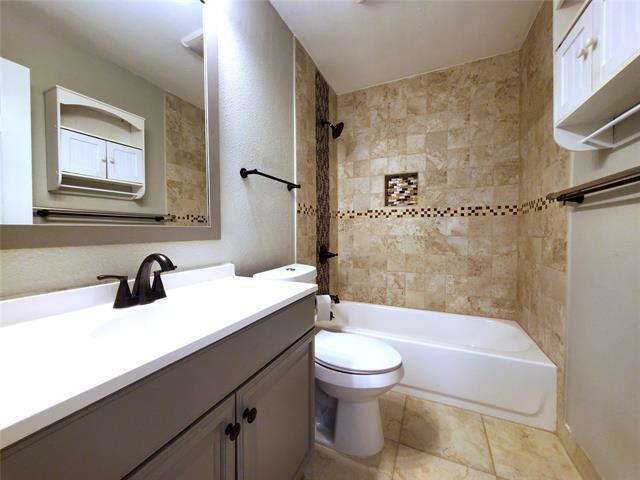 Building Photo - 806 Greenhaven Dr