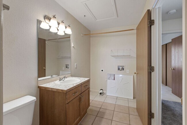 Building Photo - 430-432 Sundance Cir N