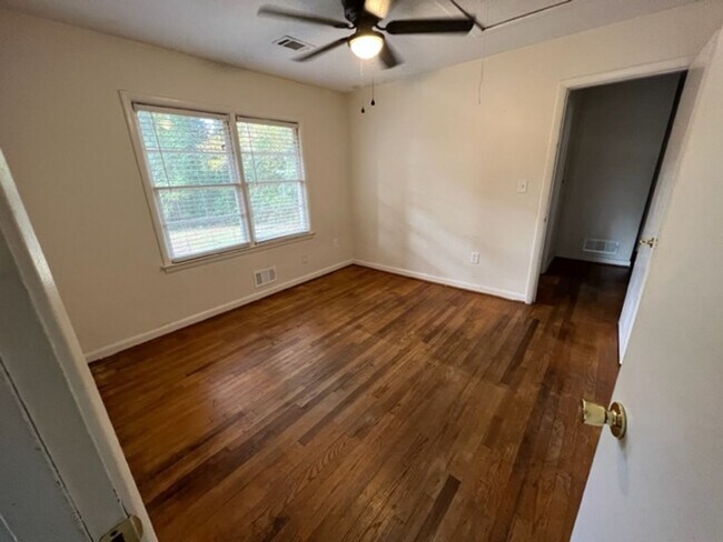 Building Photo - Spacious 3 bed 2 bath house in Athens!