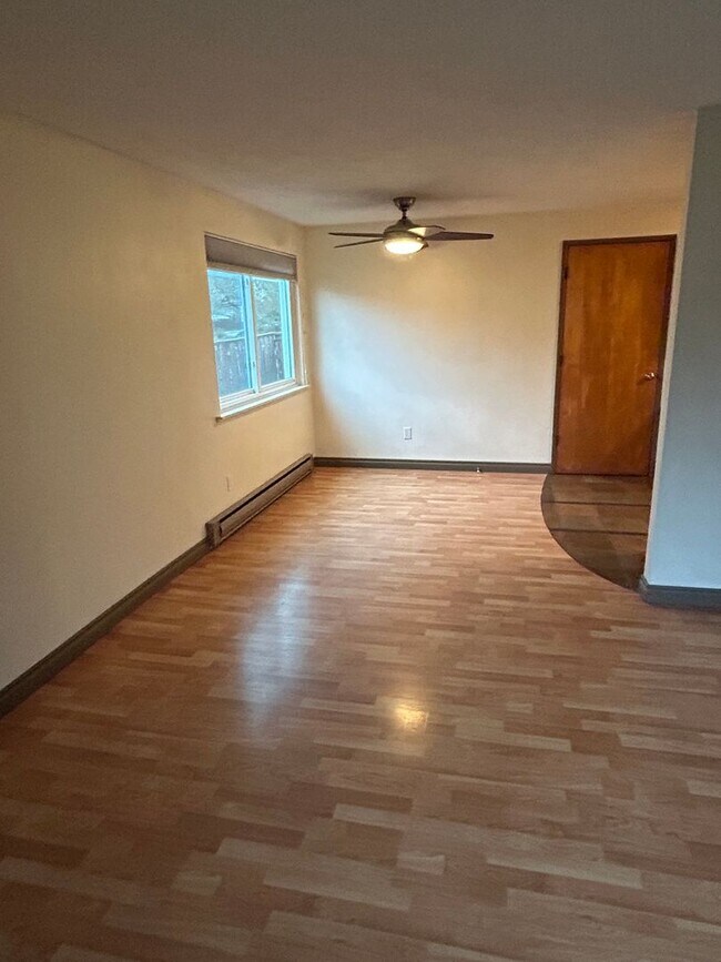 Building Photo - Beautiful 3 Bedroom/2 Bath NW Corvallis Home!