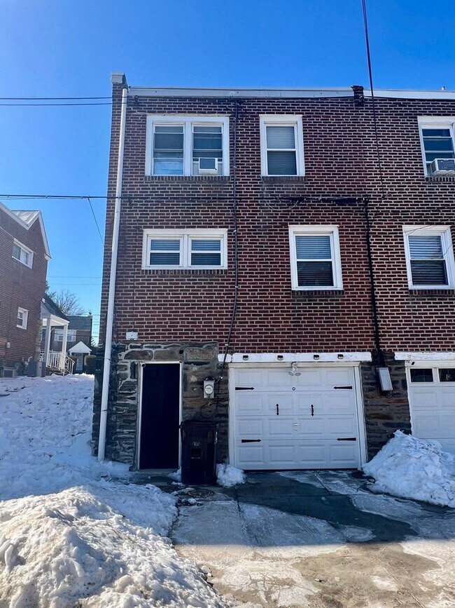 Building Photo - Stunning 3-Bed Twin Home in Lansdowne! Available May 1st!