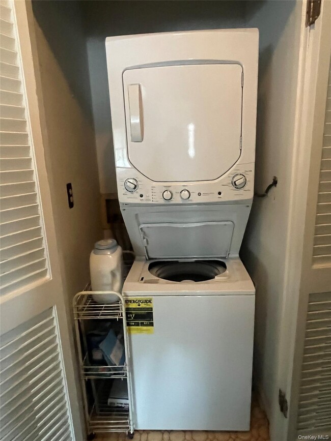 Building Photo - 22 Brittany Dr