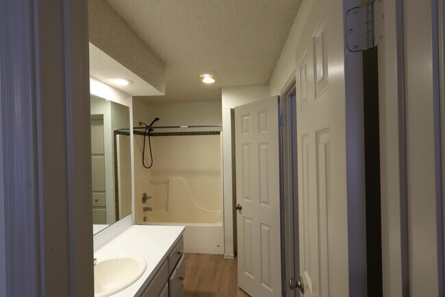 Building Photo - 811 Ironton Dr