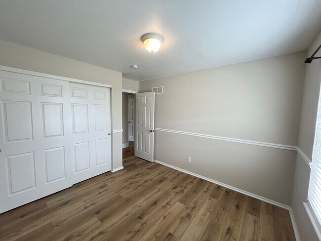 Building Photo - 3 Bedroom 2 Bath Home In the Francis Howel...