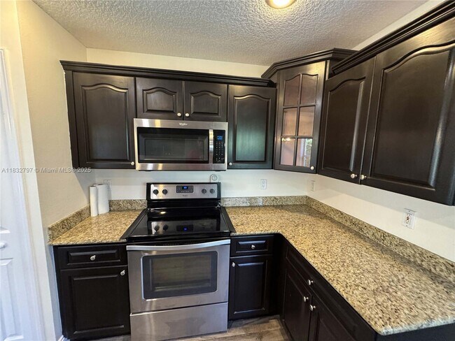 Building Photo - 2823 Lake Park Cir E