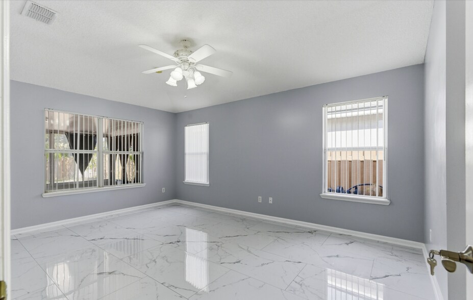 Building Photo - 14626 Falling Waters Dr