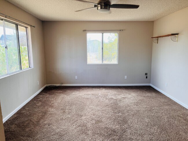 Building Photo - Charming 3-Bedroom with 2 Full Baths on th...