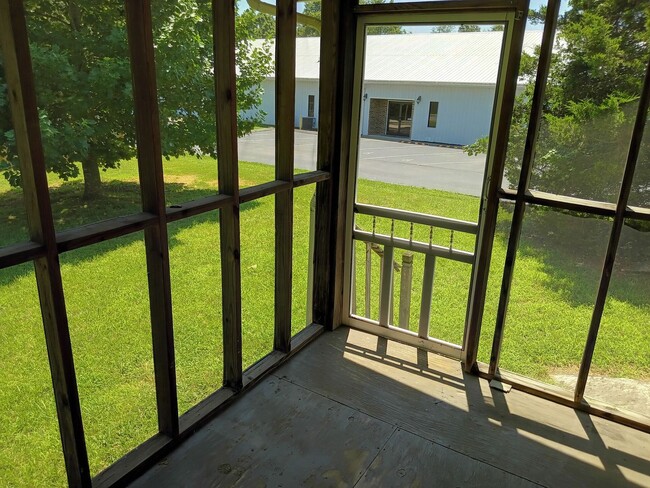 Building Photo - 2 Bedroom / 2 Bath Duplex Gray, TN 37615
