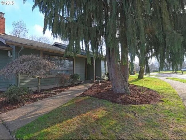 Building Photo - Beautiful Three Bedroom Home With Additional Space