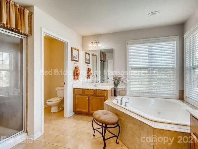 Building Photo - 7939 Heatherstone Dr