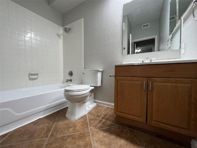 Building Photo - 2 Bed Condo in 77054 Near Texas Medical Center + Gated Community