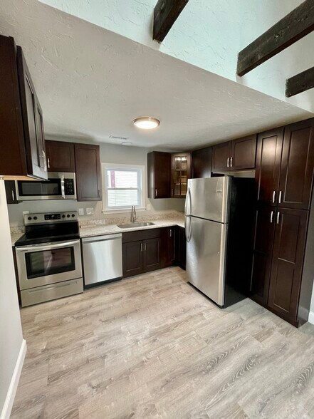 Building Photo - 58 Houghton St