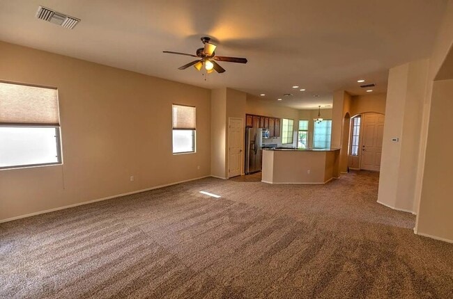 Building Photo - House For Rent