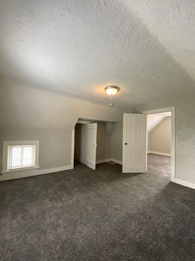 Building Photo - 615 W Wilkinson St