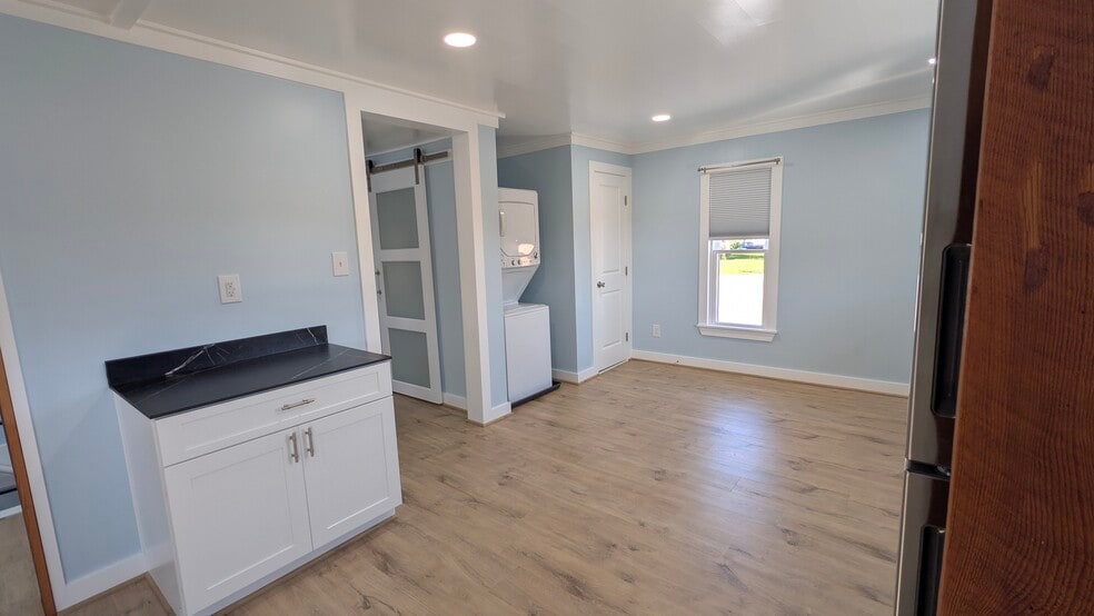 Building Photo - 207 Crowe Ave