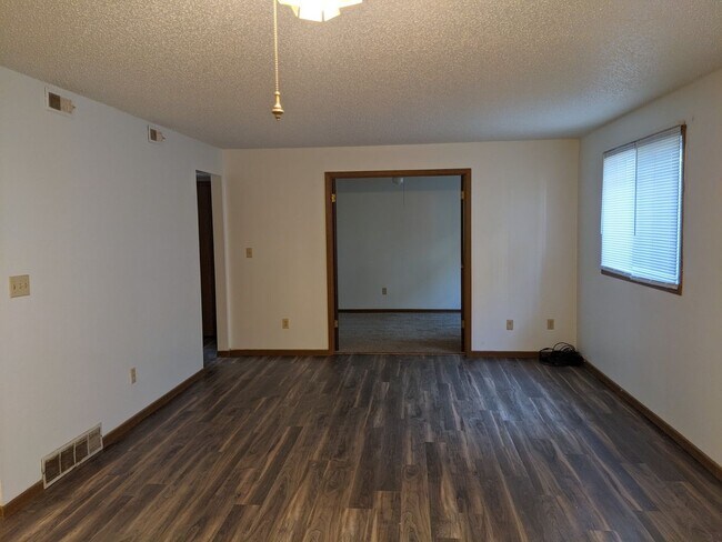 Building Photo - Quiet apartment along Westwinds