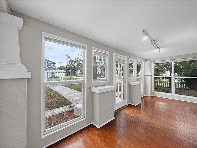 Building Photo - "Charming 3-Bed Oasis in Tampa with 2 Full Baths & 1650 Sq Ft of Comfort!"