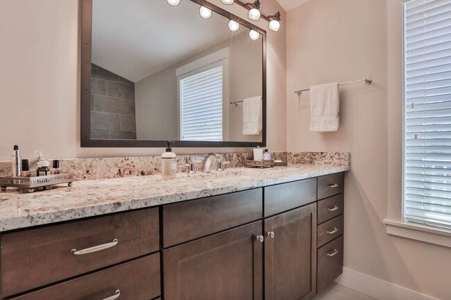 Building Photo - 26 N Main St