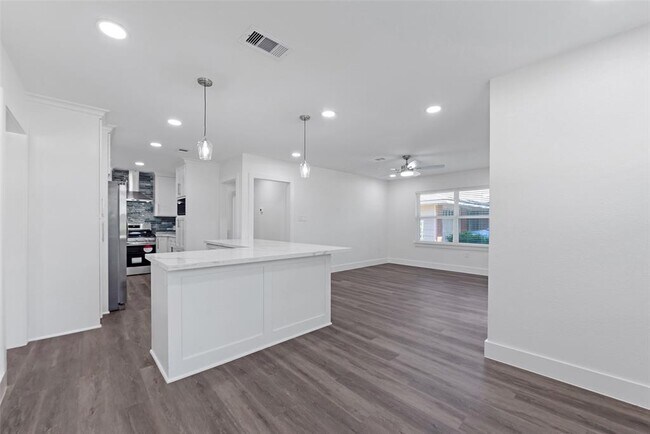 Building Photo - 4074 Cheena Dr