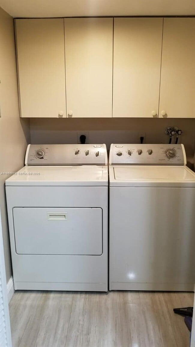 Building Photo - 16251 Golf Club Rd