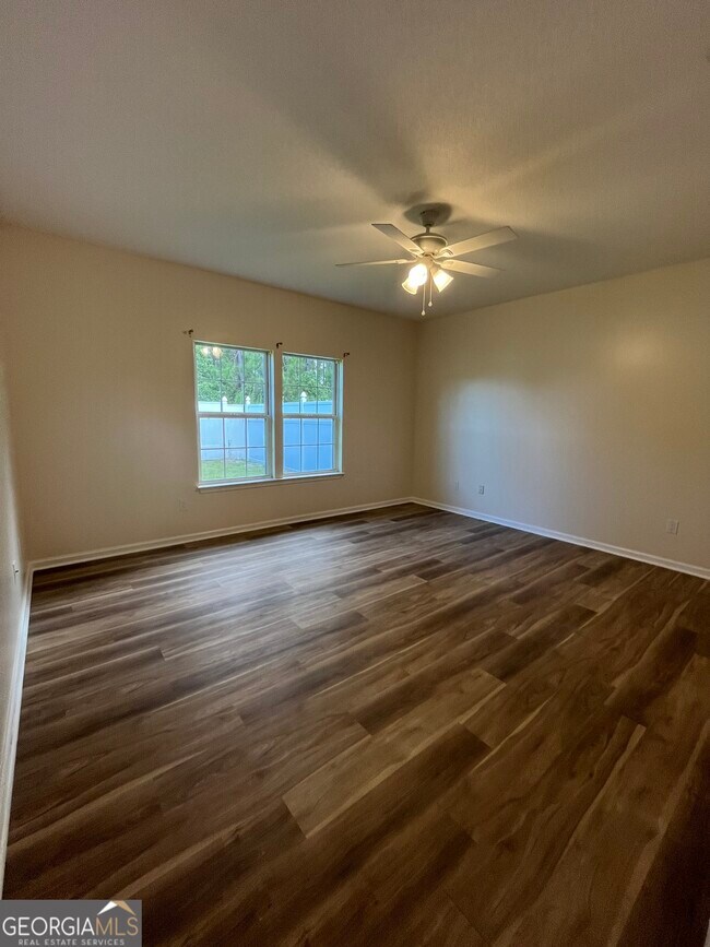 Building Photo - 206 Royal Palms Ave