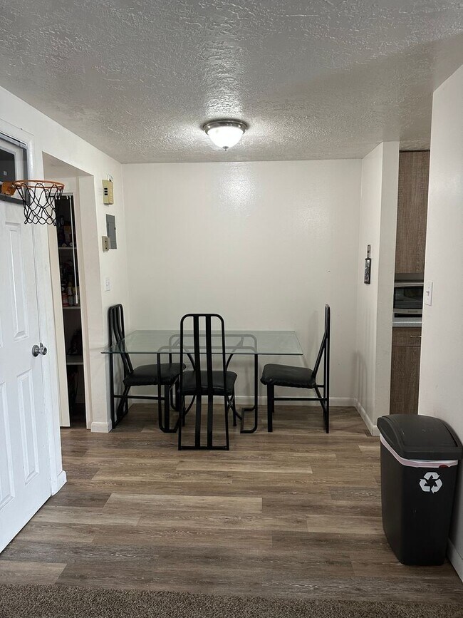 Building Photo - 1B/1B Pet Friendly Apartment South of BYU