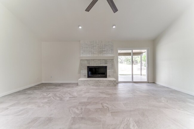 Building Photo - 218 Skyview Dr