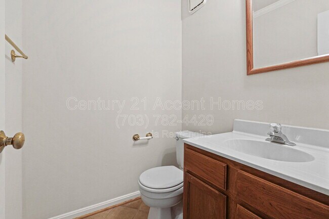 Building Photo - 6719 Sunset Woods Ct