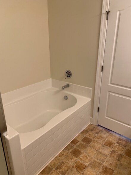Building Photo - 2984 Sugarberry Ln